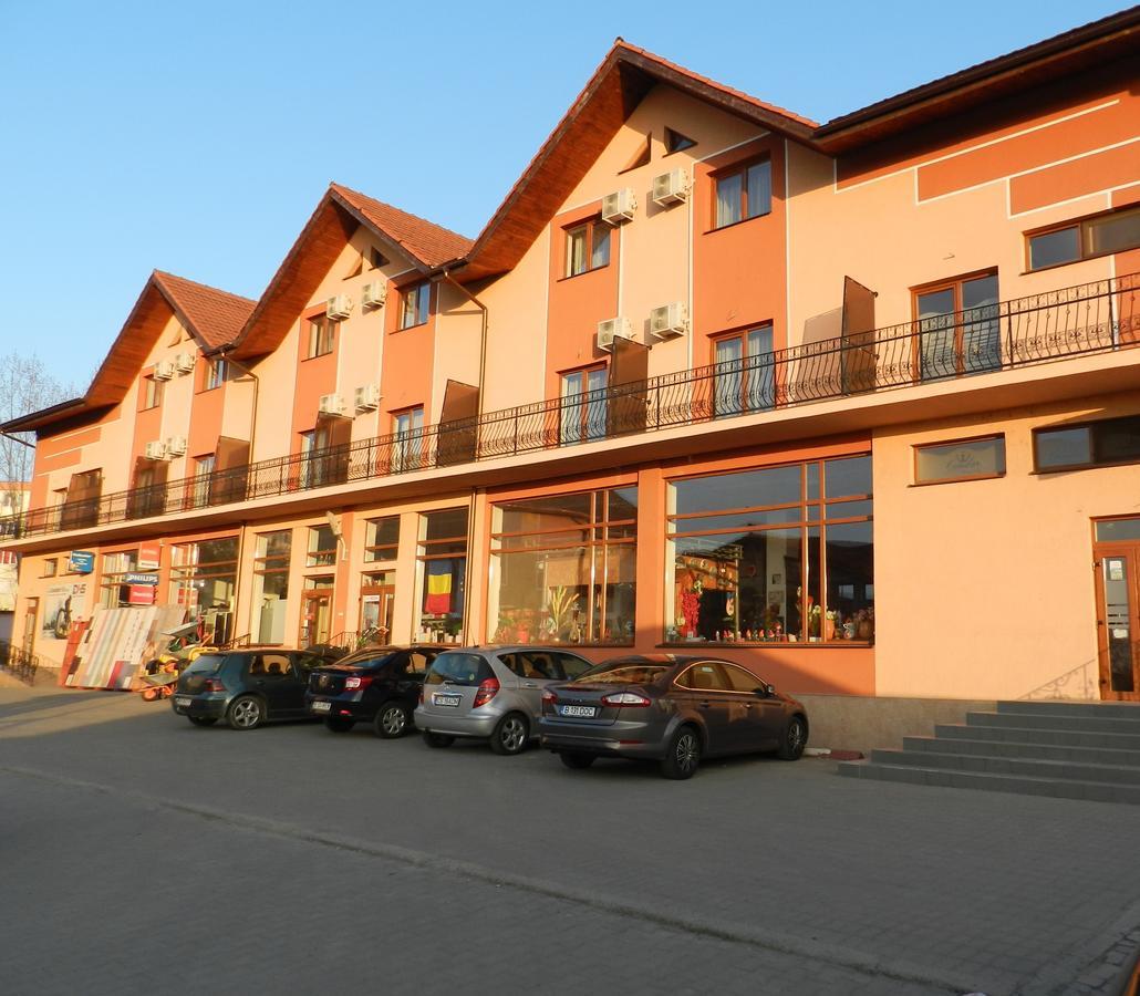 Hotel Condor Oravita Extérieur photo