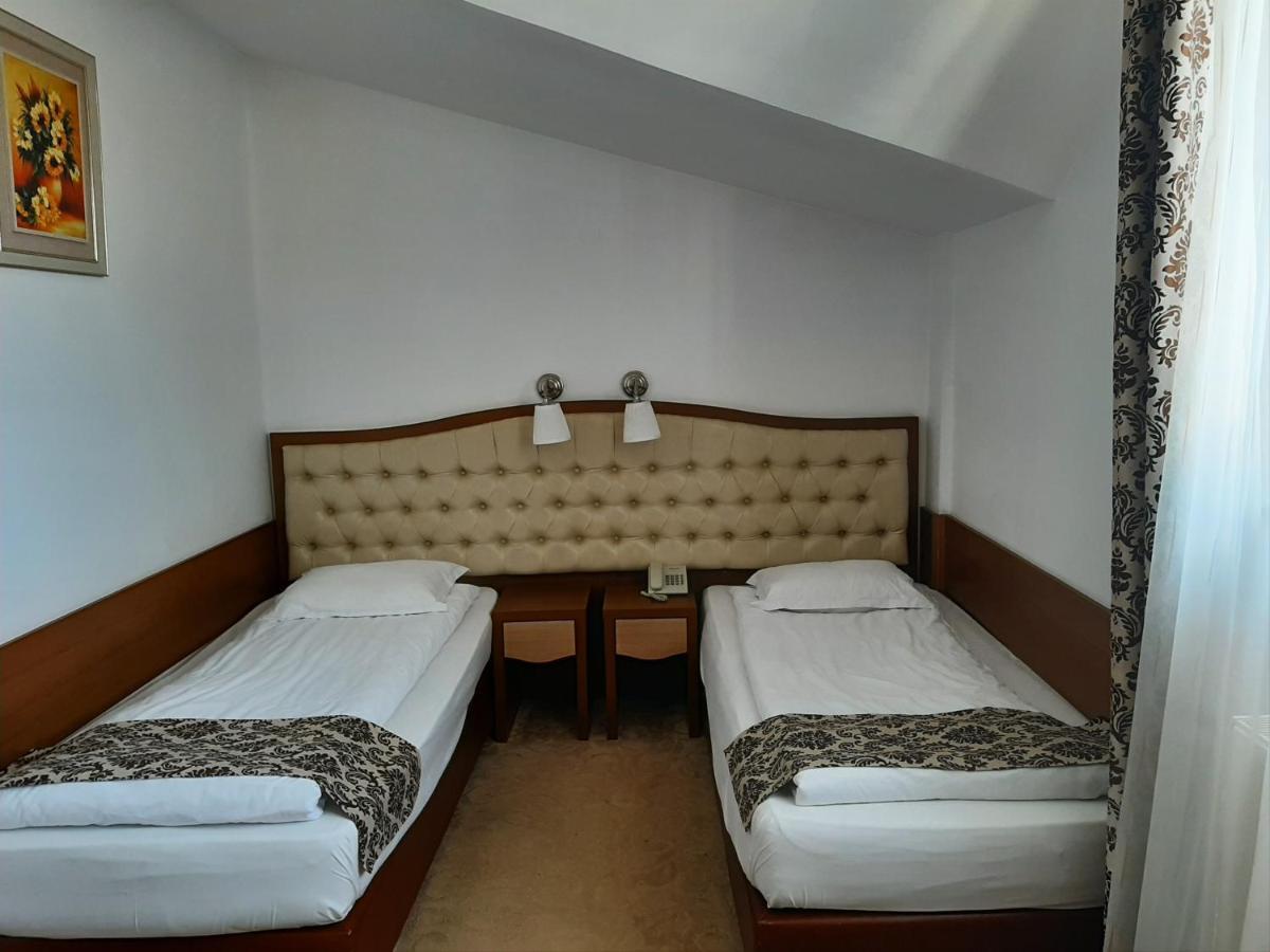 Hotel Condor Oravita Extérieur photo